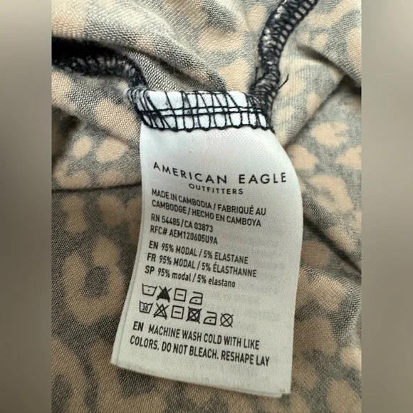 American Eagle Outfitters Black/Beige chic Relaxed Fit Top size Medium - Picture 8 of 8